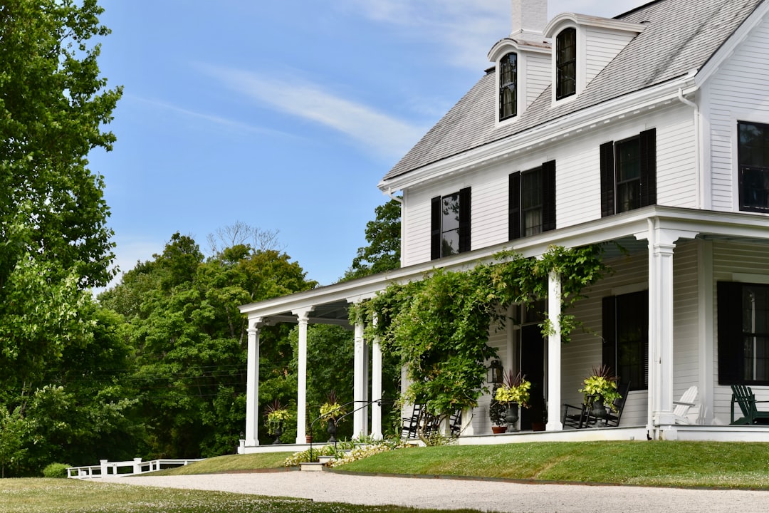 You are currently viewing When Your Vision Meets the Rules: How to Successfully Apply for a Zoning Variance in Savannah