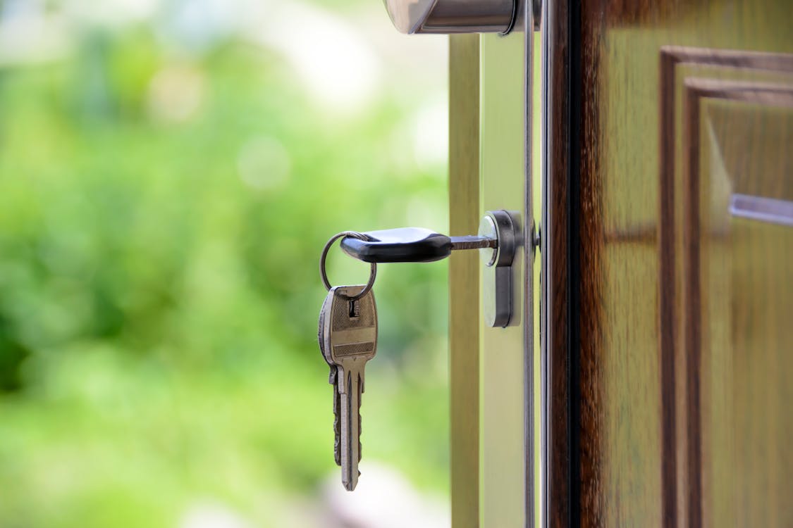 Read more about the article Calculating Your Seller Net Sheet: How Commission Structures Impact Your Final Profit
